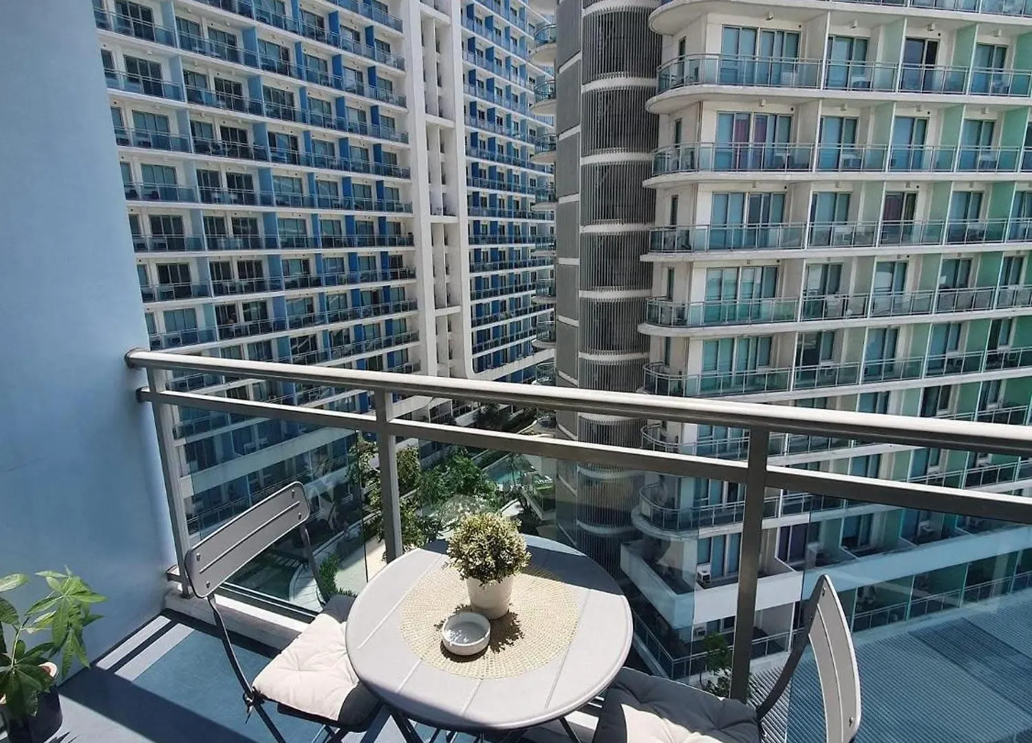 Apartment Rio East Tower - Azure Urban Resort Manila
