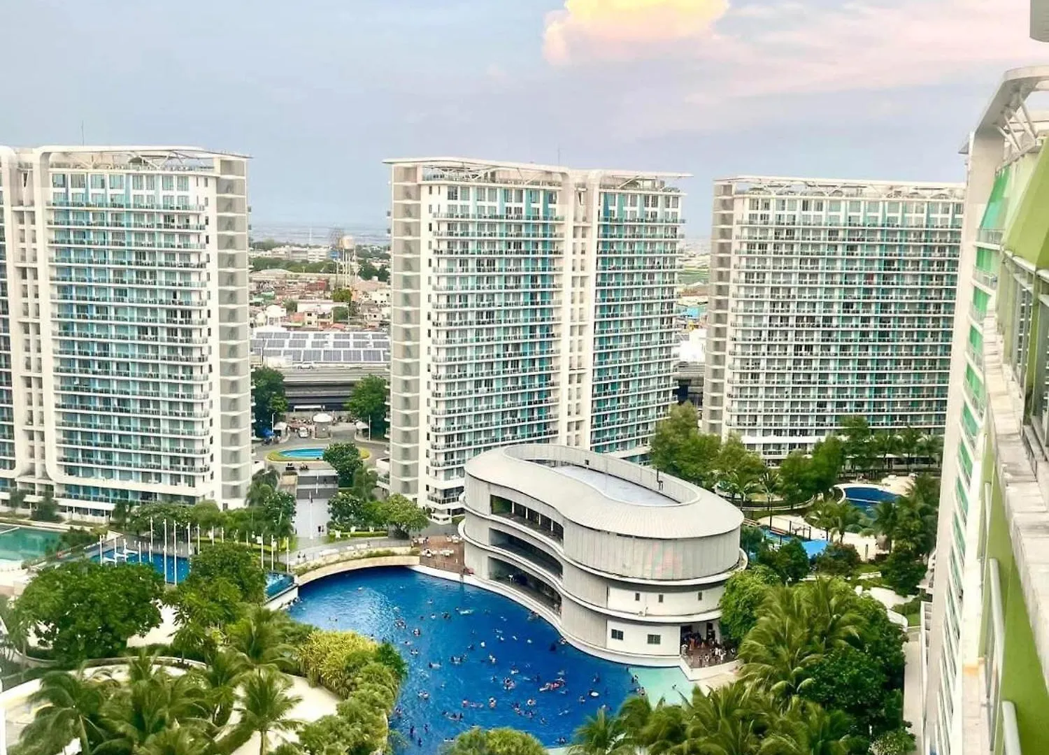 Rio East Tower - Azure Urban Resort Manila Apartment