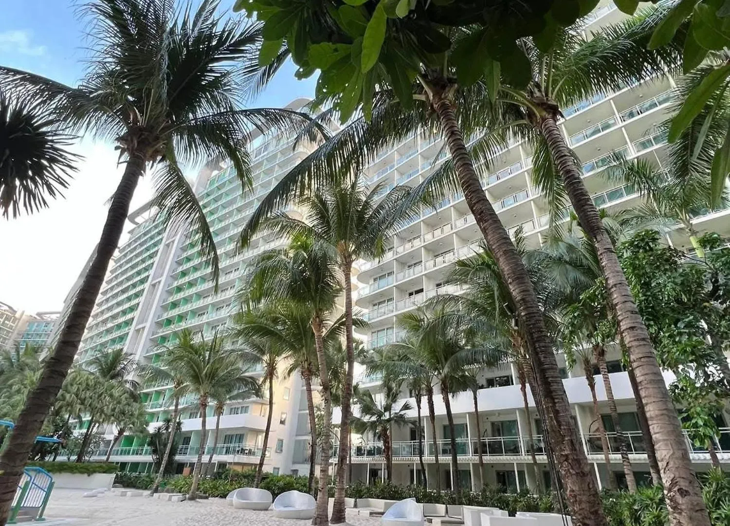 Rio East Tower - Azure Urban Resort Manila